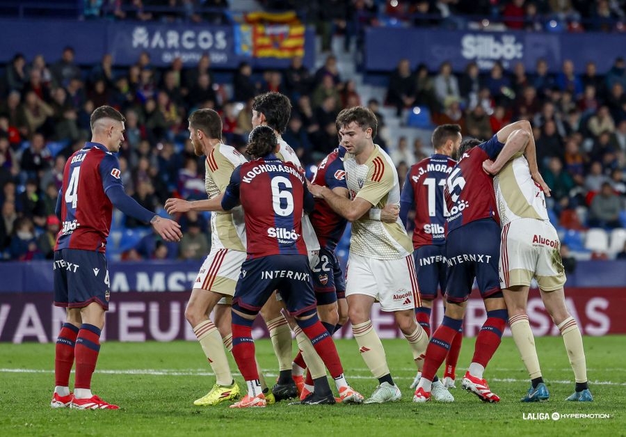 Dela causará baja ante el Eldense por la expulsión frente al Mirandés