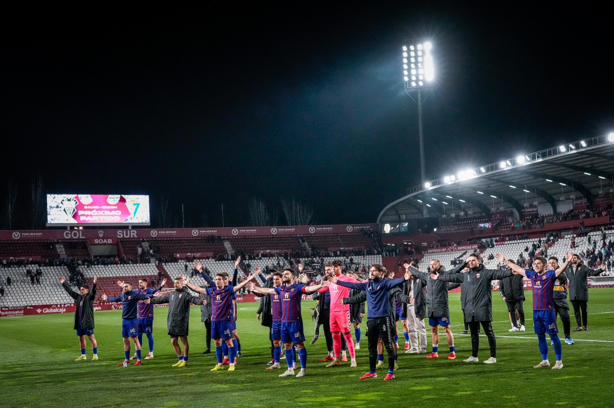 Celebración del CD Eldense de la victoria en Albacete