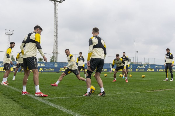 Marcelino podrá contar por primera vez con todos sus defensas si se recupera Femenía