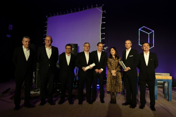 La UJI reconoce al grupo de boleros y baladas Jacaranda en los V Premios Precrea