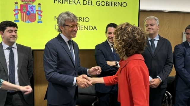 La ministra Montero ofrece una quita del 26% de la deuda de la Región, pero la Comunidad la rechaza 