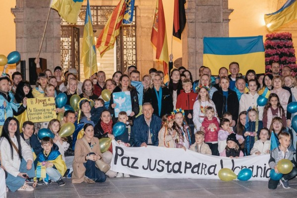 Castelló se solidariza con Ucrania en una manifestación en el tercer aniversario de la invasión rusa