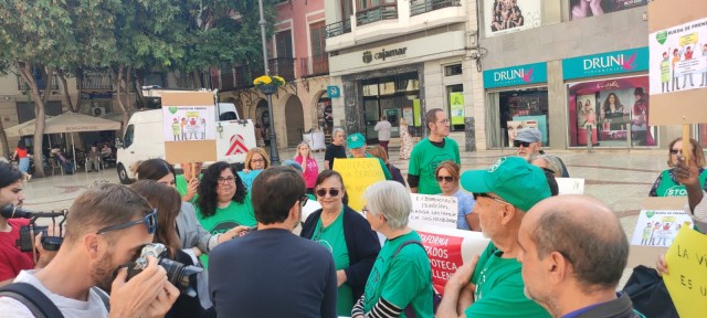 La PAH exige al Ayuntamiento de Elche un parque de vivienda pública y más ayudas al alquiler