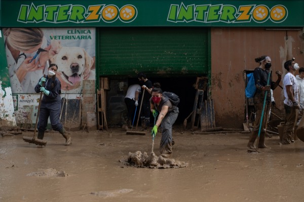 Los comerciantes de Paiporta reciben las primeras ayudas municipales casi cuatro meses después de la Dana