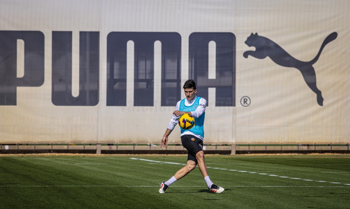El Valencia CF vuelve al trabajo al completo y prepara la visita a Osasuna