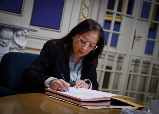 La presidenta de Les Corts denuncia 