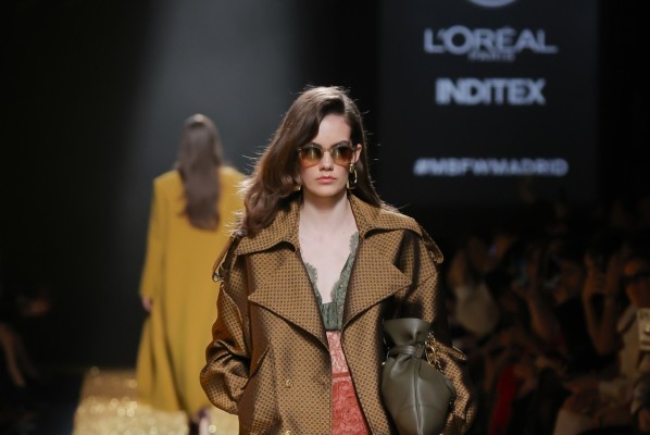 Isabel Sanchis presenta una nueva colección que combina 