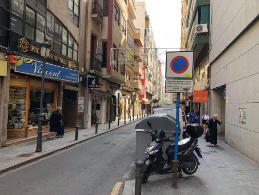 Alicante diseña la ampliación de la ORA con al menos 3.000 nuevas plazas de zona azul y naranja 
