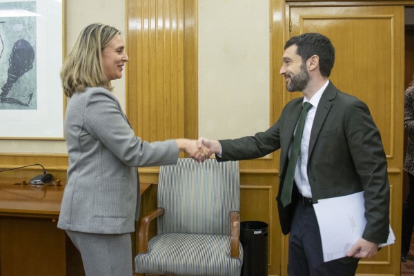 La consejera Conchita Ruiz pide más financiación al ministro Bustinduy, pero el Ministerio replica que su contribución se disparó un 150% desde 2021