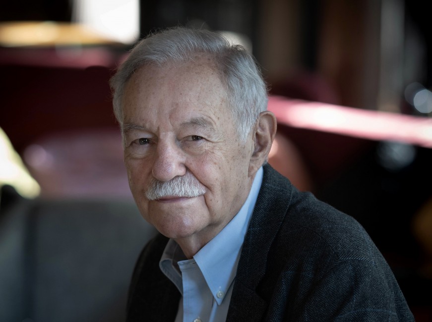 Eduardo Mendoza. - 