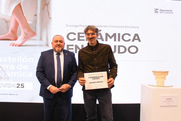 La Diputación hace entrega en Cevisama del premio del VIII Concurso de Escultura Cerámica en Crudo