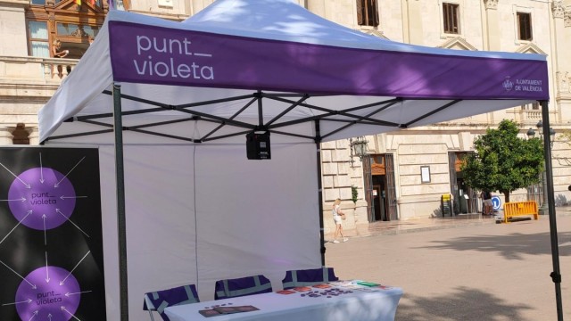 Los Puntos Violeta durante las Fallas han atendido a 15 mujeres, 5 más que el año pasado