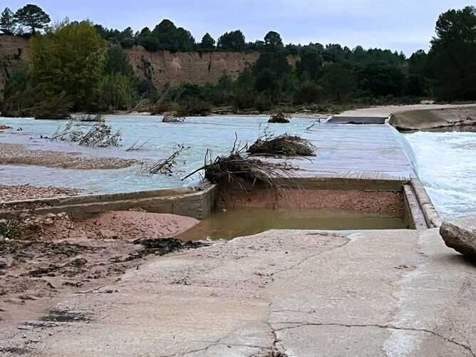Canet lo Roig vuelve a requerir cubas de agua para abastecer a la población tras el paso de la Dana
