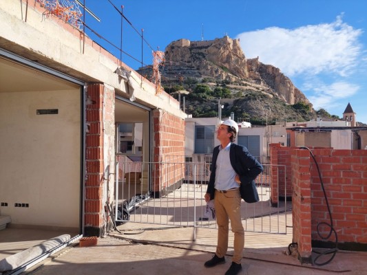 Alicante adjudica los primeros 25 pisos de alquiler social tras reabrir la bolsa municipal de alojamiento