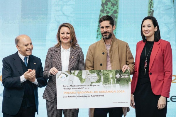 'Paisaje invertido III', de Carlos Martínez, ganadora del 17º Premio Nacional de Cerámica 'Ciudad de Castellón'