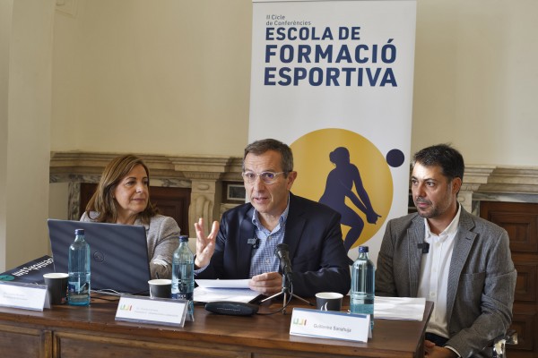 Professionals de l'esport analitzen l'aplicació dels criteris sostenibles en la gestió esportiva amb l'UJI
