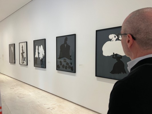 La paradoja de Kara Walker: cuando la denuncia del racismo y la esclavitud se evoca con humor y belleza
