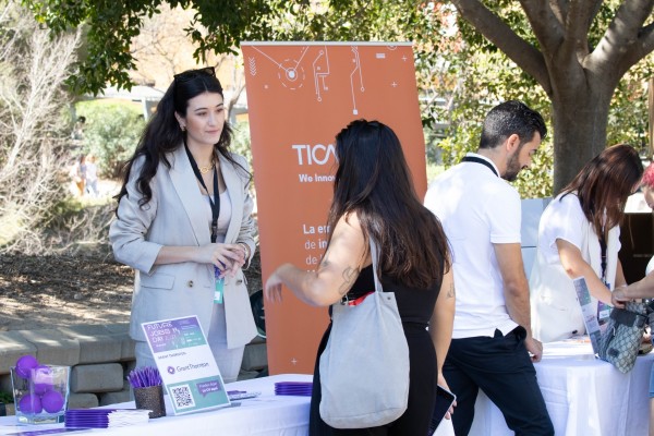 La ocupación femenina ascendió en 2.600 empleadas en la Región durante el 2024