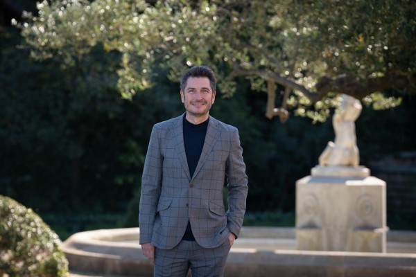 El periodista murciano Carlos del Amor, premio 'Nipho 2025' por la Universidad Nebrija