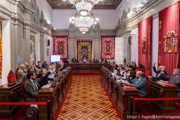 Cartagena honra a las víctimas de la Dana en Valencia y destaca el apoyo de sus ciudadanos