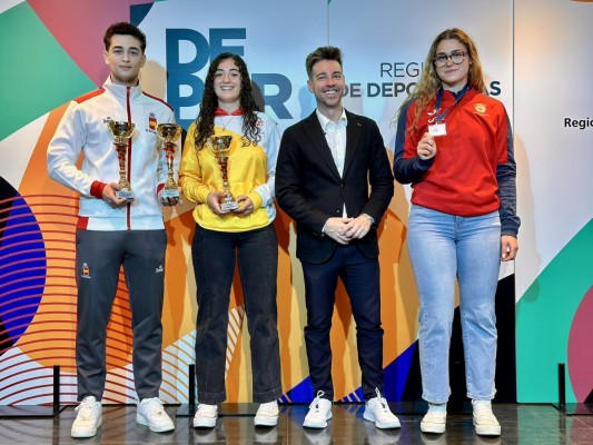 La Comunidad reconoce a sus deportistas emergentes María Ángeles Macián, Ainhoa Gómez y Ángel Turpín