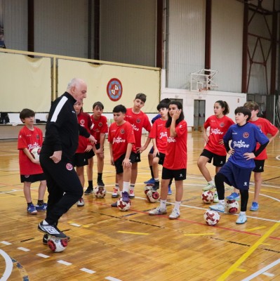 Zego, eminencia del futsal mundial, alecciona a la cantera del Jimbee Cartagena