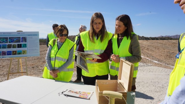 La vicepresidenta Aagesen pone en Águilas la primera piedra del Centro de Producción de Especies Marinas 