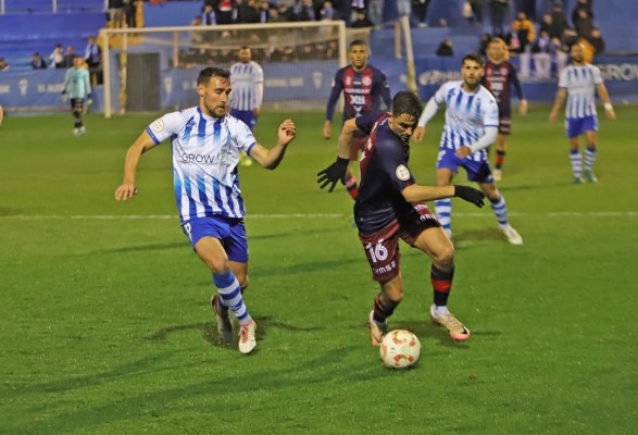 El Yeclano, aún sin ganar este año pero fuera del descenso, recibe a un Sevilla Atlético lanzado