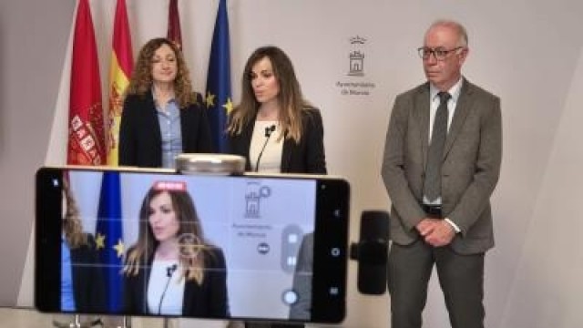 Murcia renueva las gradas del campo de fútbol de Torreagüera