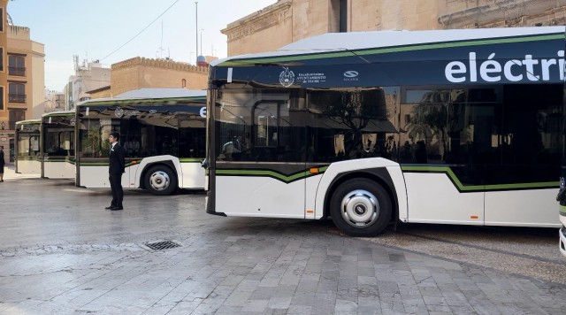 Elche recibe seis nuevos autobuses eléctricos con alcoholímetro y cámaras en lugar de retrovisores
