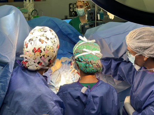 El Hospital de San Juan forma a médicos en una técnica avanzada para la incontinencia urinaria