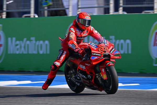 Marc Márquez arrasa con Ducati y se impone en la esprint de Tailandia