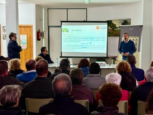 Castelló inicia las charlas en los barrios para informar de las bonificaciones para amortiguar el impacto del 'basurazo'