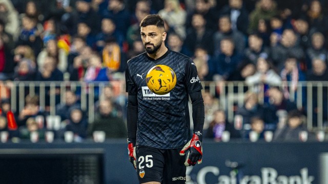Los porteros podrán retener el balón durante ocho segundos a partir de la próxima temporada