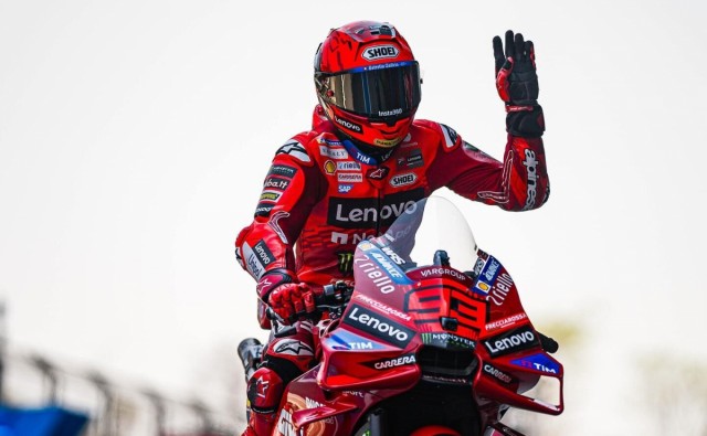 Marc Márquez, Manuel González y José Antonio Rueda copan lo más alto del podio en Buriram