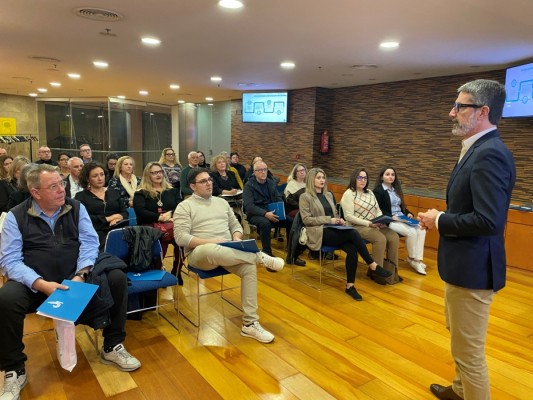 El aeropuerto de Castellón promociona sus rutas de verano ante las agencias de viajes de la provincia