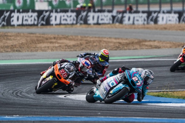Brillante debut de Holgado en Moto2