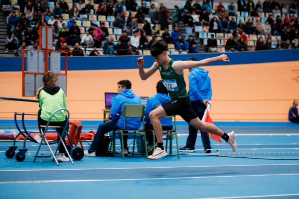 El atletismo valenciano domina el Campeonato de España sub18 en el Luis Puig con 14 medallas 
