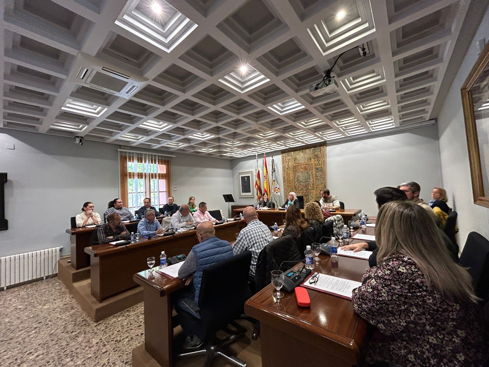 La moción de censura en Requena prospera con 11 votos a favor del PSPV y PRyA
