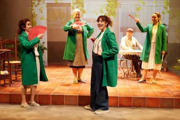 Sala Russafa se adentra en las profundidad de una familia en la tragicomedia 'El patio de las moreras'