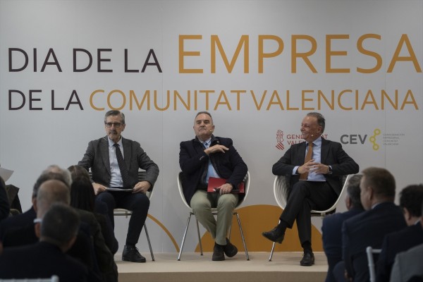 Navarro (CEV) reclama en el Día de la Empresa 