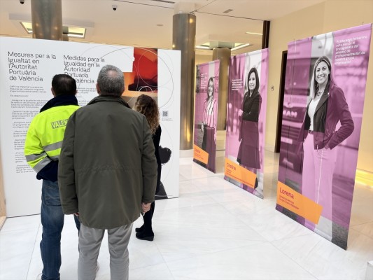 'En el puente de mando': La exposición de Valenciaport que rinde homenaje a los referentes femeninos del sector