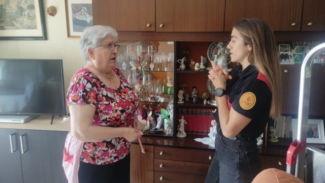 El Ayuntamiento refuerza la campaña de instalación de detectores de humo en domicilios de personas mayores: 