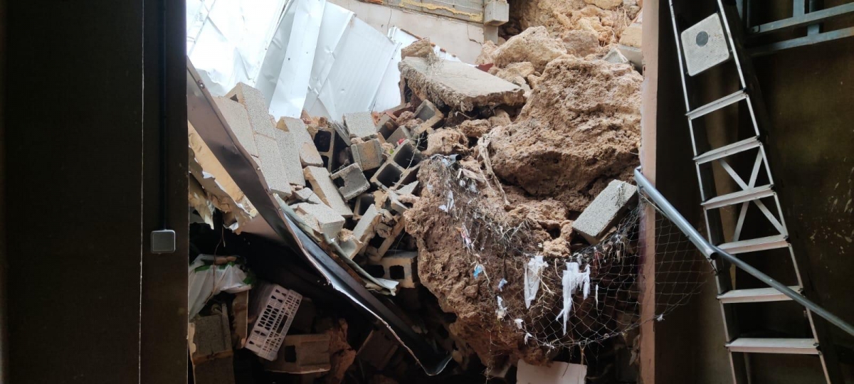 Interior de la vivienda de Sergio Ortiz, en la calle Cuesta Navarro de Buñol, tras la Dana.