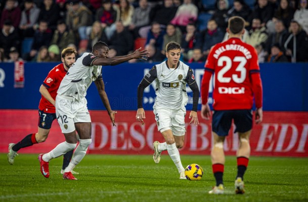 El Valencia se quedó sin tres puntos tras marcar tres goles fuera tras ocho años