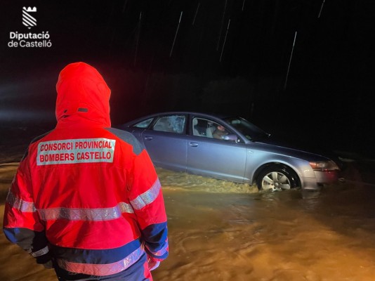 El aviso naranja por lluvias se prolonga al jueves en Castellón y Valencia y sigue en Alicante
