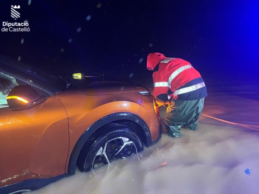Las inundaciones y los desprendimientos cortadas 9 carreteras en Castellón y Valencia