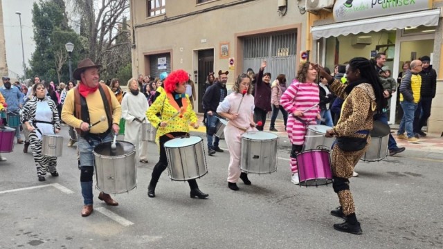 La lluvia no pudo con el renovado Carnaval de Castalla  