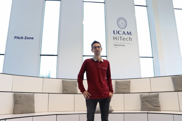 La AECC beca a Alejandro Rodríguez, de la UCAM, por una investigación que explora nuevas vías contra el cáncer colorrectal