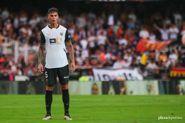 Scaloni llama a Barrenechea